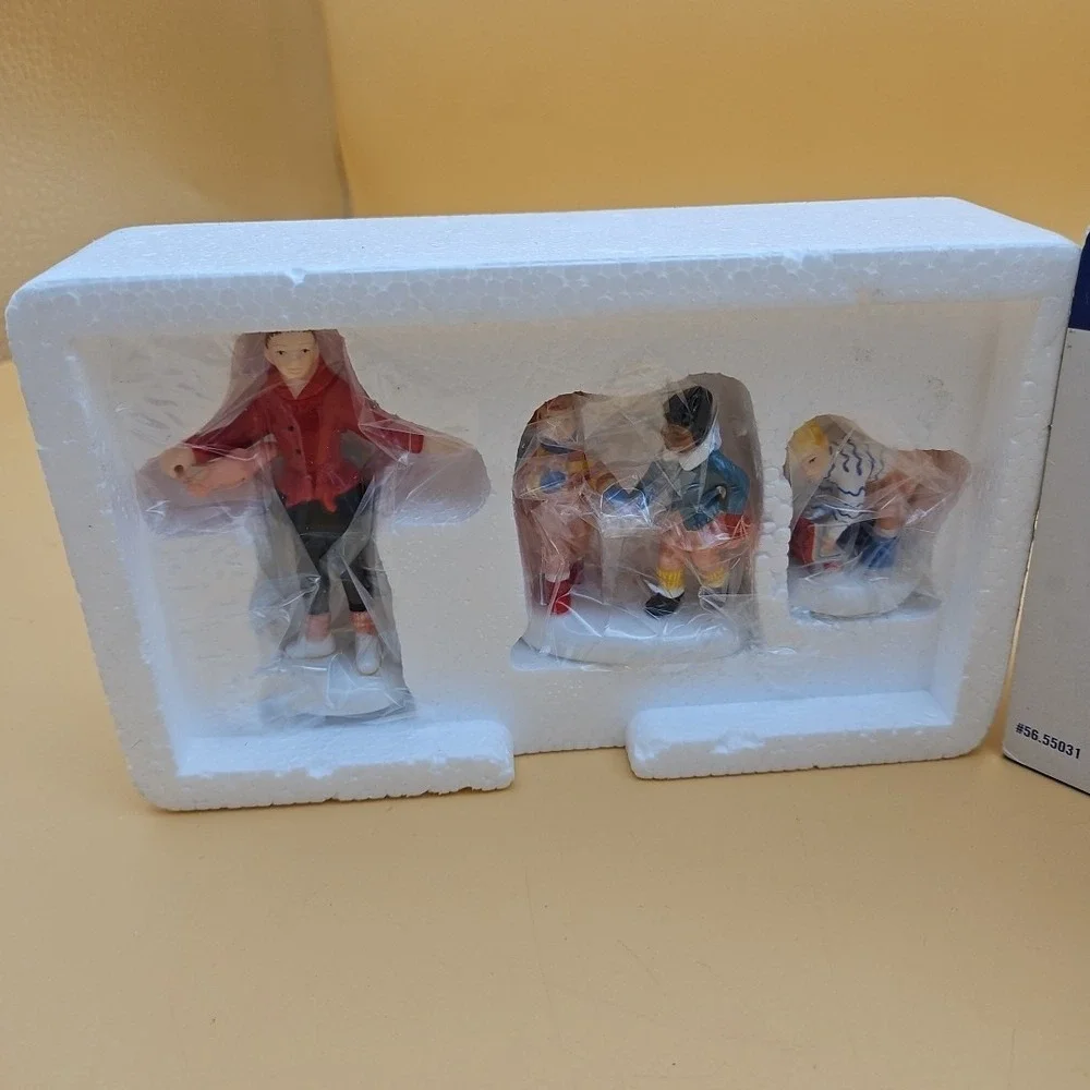 Department 56 Snow Village On The Way To Ballet Class Figurines Set #56.55031